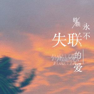 美女光着下体扒开内裤
