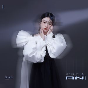 美女光着下体扒开内裤
